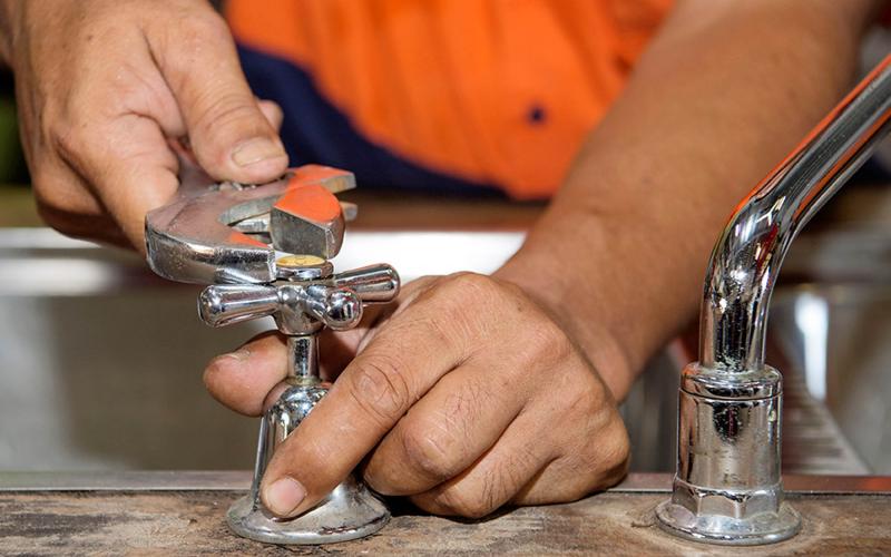 How to fix common irrigation leaks